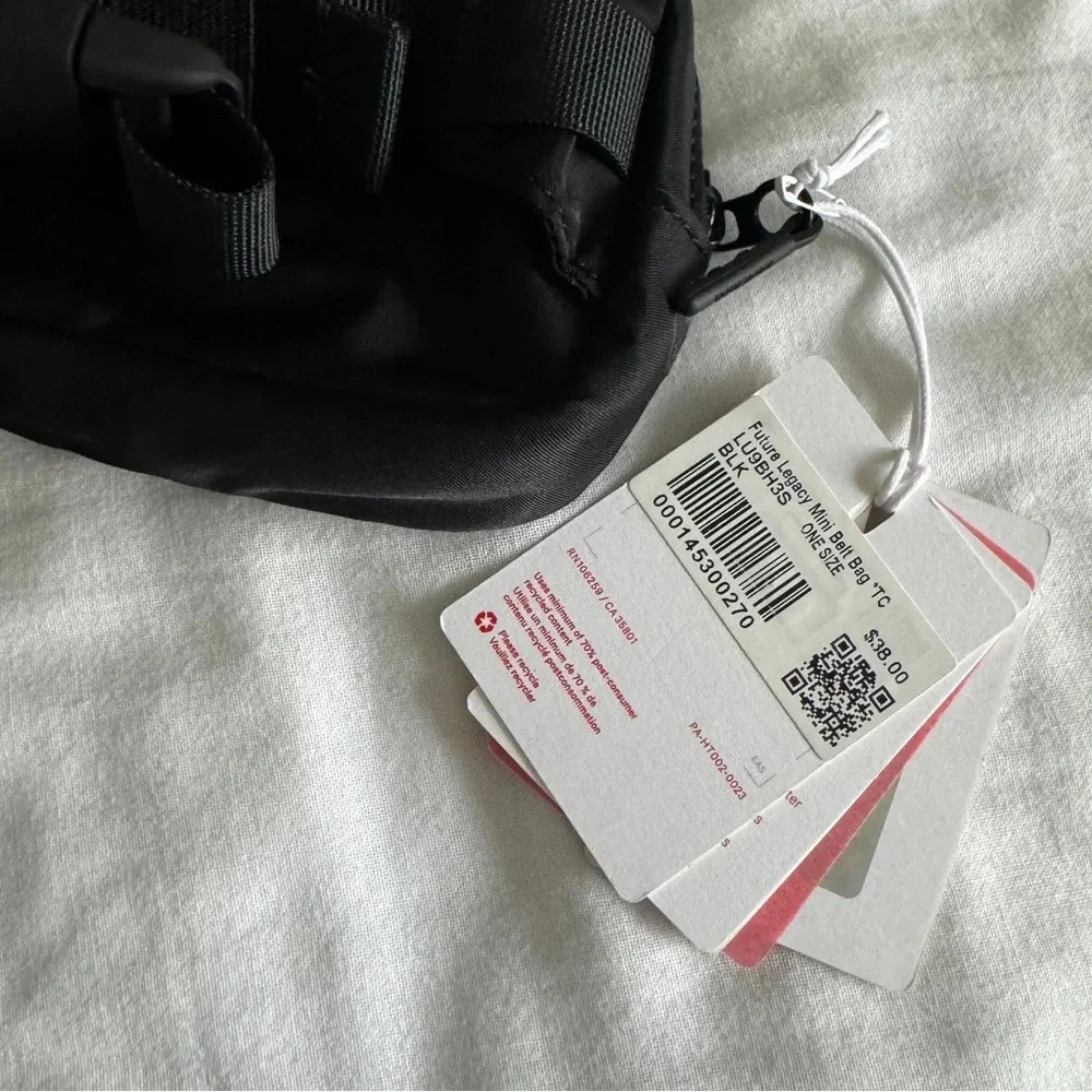 🆕🇨🇦 Lululemon Team Canada Future Legacy Mini Belt Bag Black